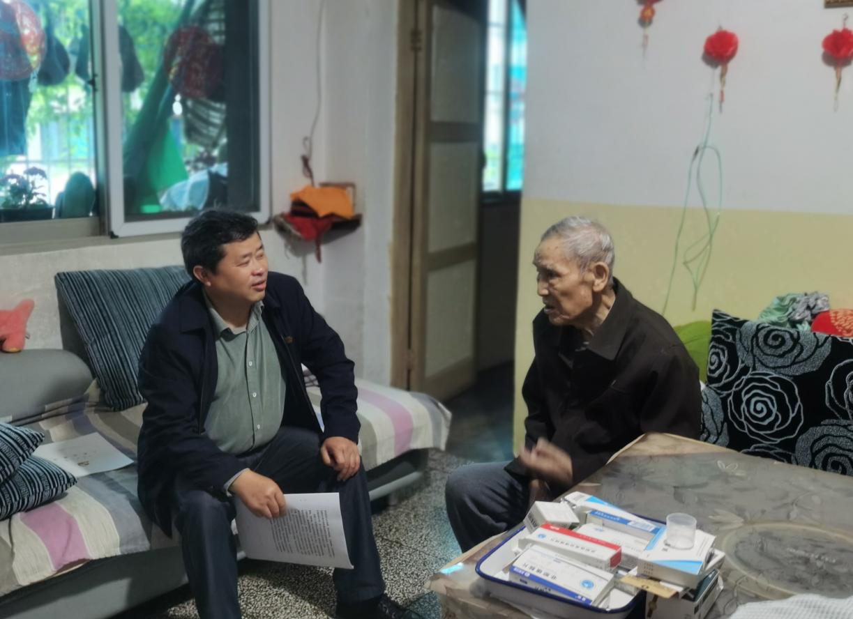 医药公司党支部向九旬离休老党员宣讲 省第十三次党代会精神_黔东南州K8凯发集团集团