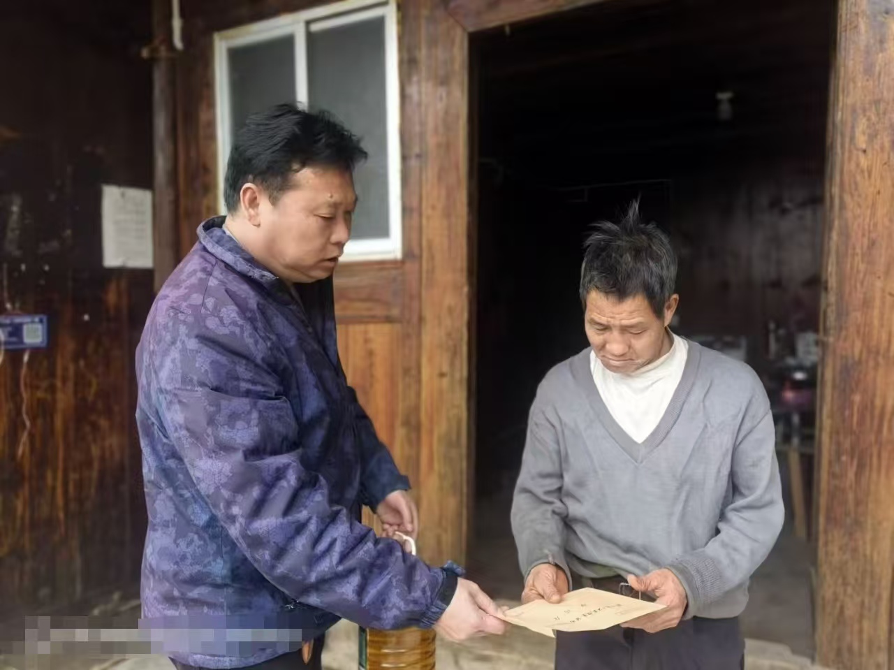 节前送温暖  年浓情亦浓_黔东南州K8凯发集团集团