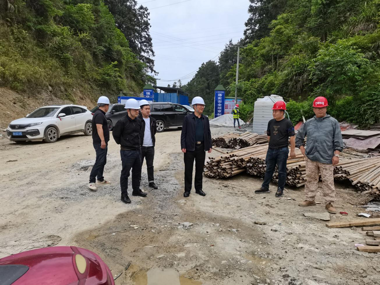 何波总司理到榕江县城镇燃气项目调研 并开展省第十三次党代会和打造“桥头堡”实验意见文件精神宣传贯彻_黔东南州K8凯发集团集团