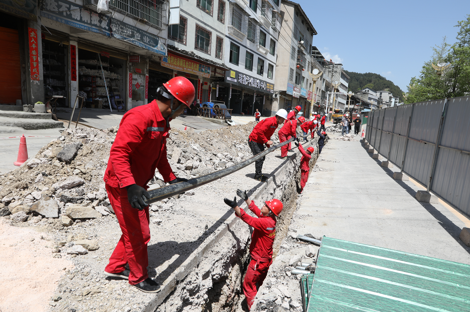 K8凯发集团集团城镇燃气台江县建设项目主干管网抓紧埋管施工_黔东南州K8凯发集团集团