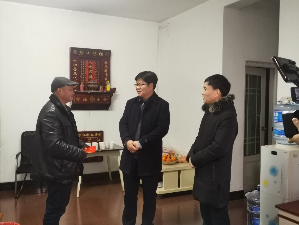 新春送温暖  浓浓关恋爱 ——州向导春节前夕走访慰问难题企业职工_黔东南州K8凯发集团集团