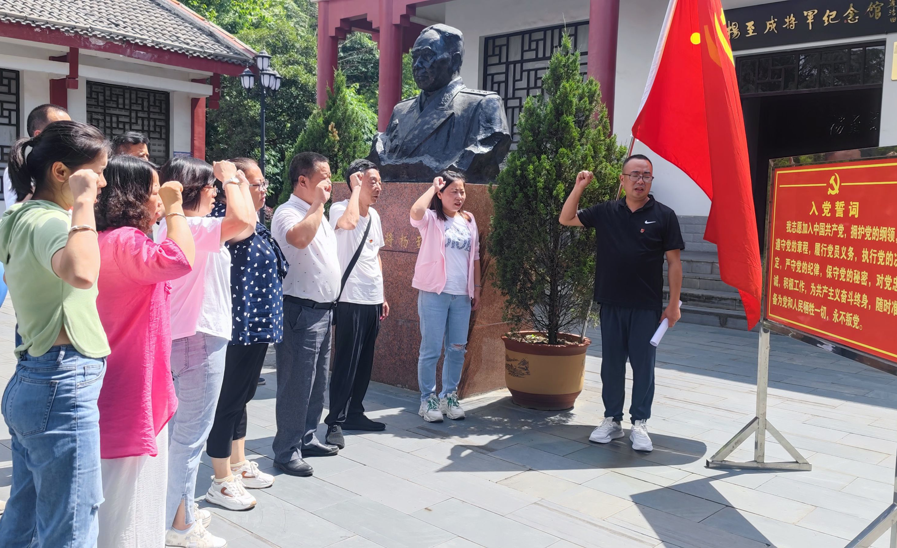 重温红色影象??弘扬革命精神_黔东南州K8凯发集团集团